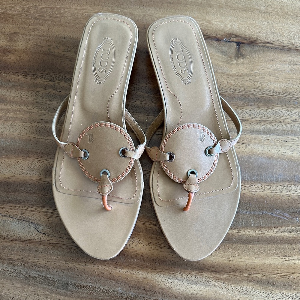 Tod’s Leather Flip Flop with tiny heel